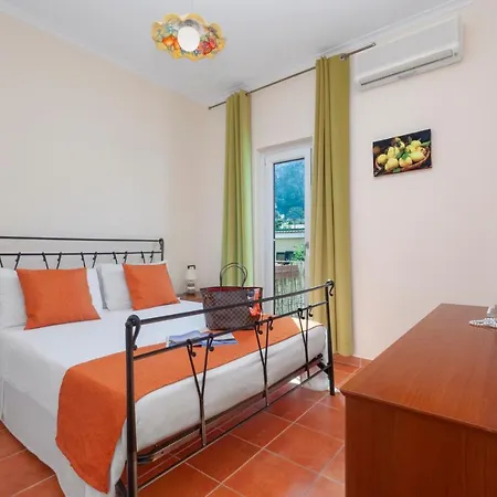 Casa Sorrento, Immerso Nel A Pochi Passi Dal Centro * Σορέντο